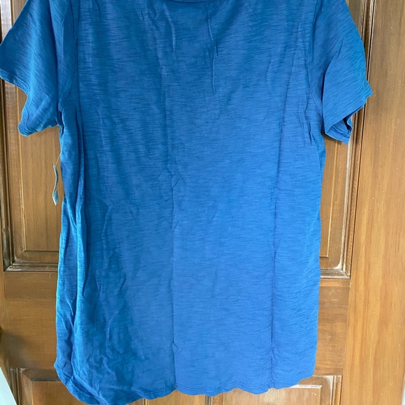 Old Navy Graphic Tee - Picture 2 of 3